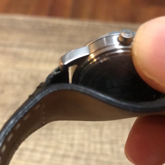 Youth Columbia watch - Picture 6 of 6